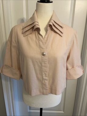 Vintage Cropped Pale Pink Single Button-Front Triple Collared Top. Size small.